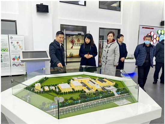 淮南市田家庵區(qū)區(qū)委常委、副區(qū)長(zhǎng)張曙暉 考察建華文創(chuàng)集團(tuán)