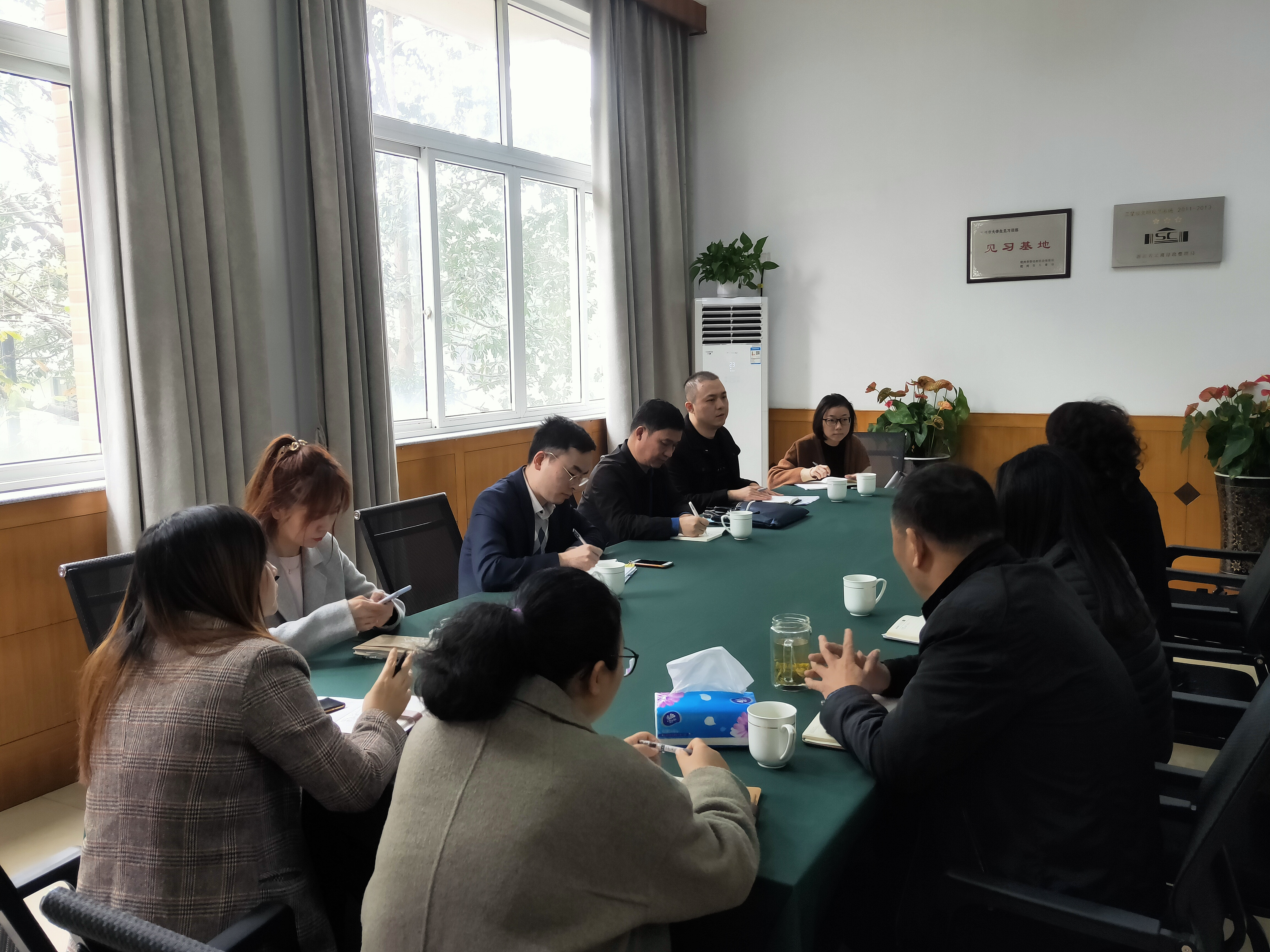 臨平區(qū)塘西鎮(zhèn)領(lǐng)導(dǎo)深入園區(qū)走訪調(diào)研——送服務(wù)促發(fā)展