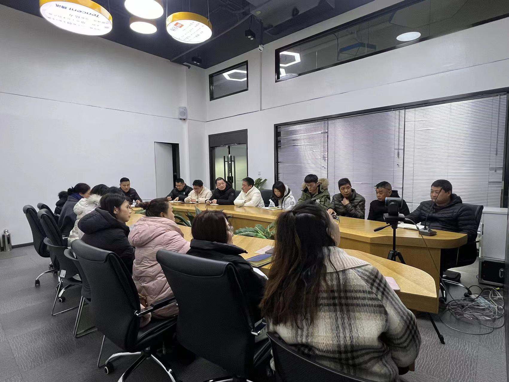 建華文創(chuàng)集團(tuán)召開2024年新年工作動(dòng)員會(huì)