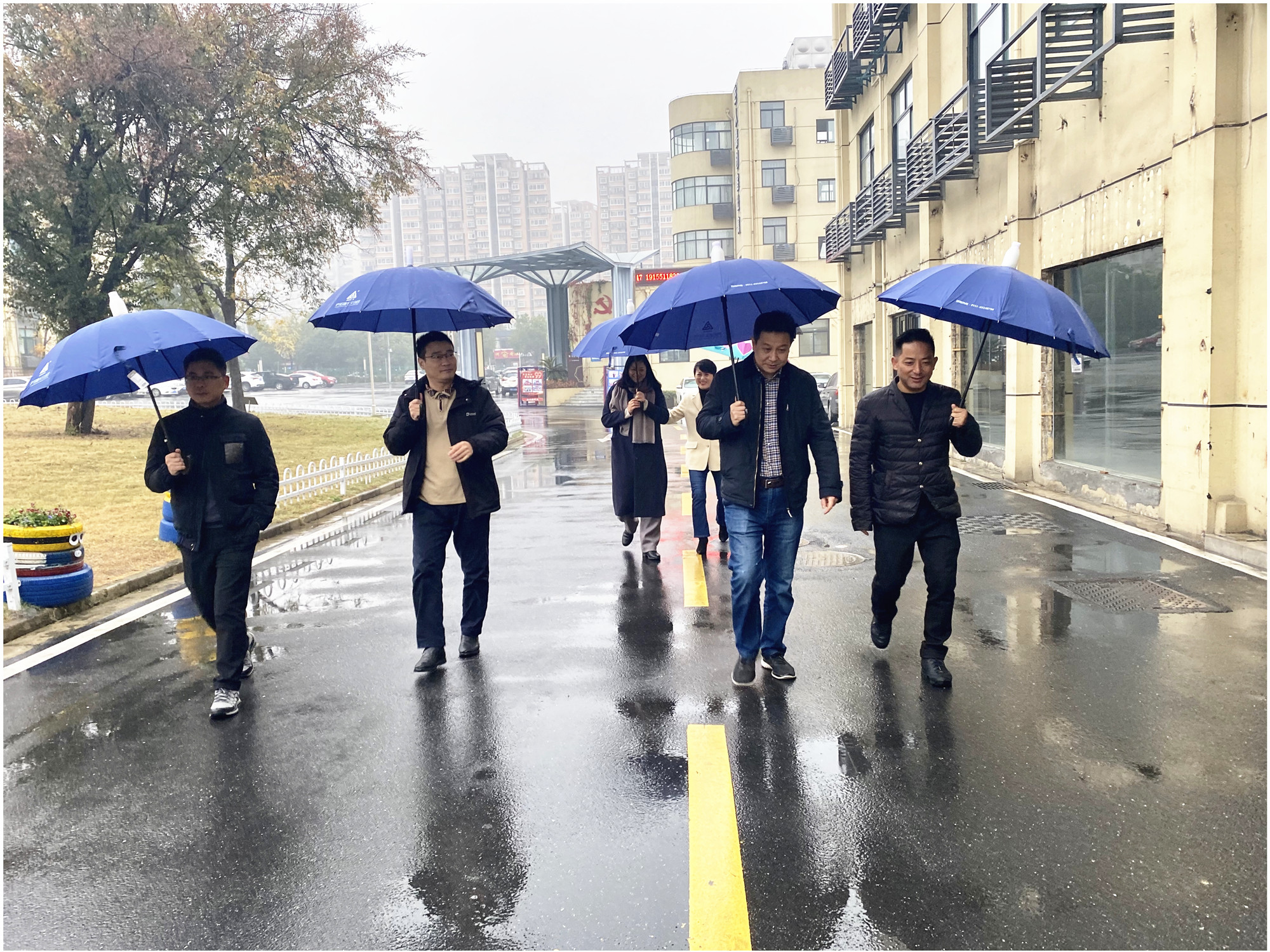 廬陽(yáng)區(qū)總工會(huì)黨組書(shū)記夏輝 蒞臨廬陽(yáng)建華文創(chuàng)園調(diào)研