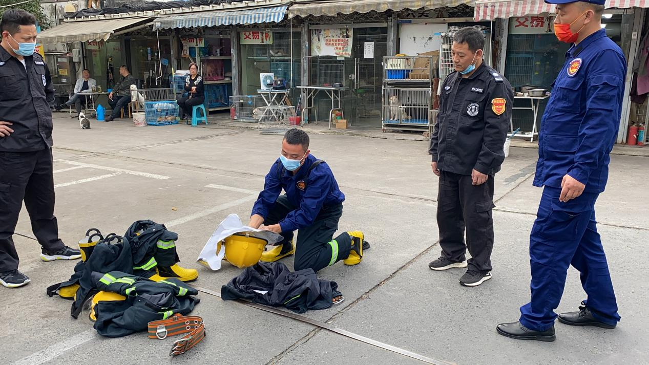 大關(guān)街道微型消防應(yīng)急救援站走訪錢江商城開(kāi)展消防演練