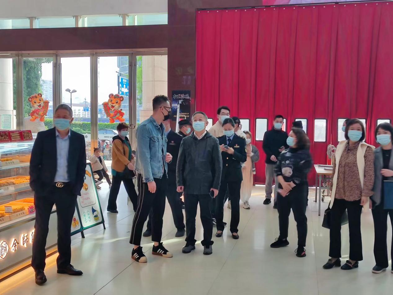 拱墅區(qū)副區(qū)長(zhǎng)包曉東蒞臨錢(qián)江商城檢查疫情防控工作