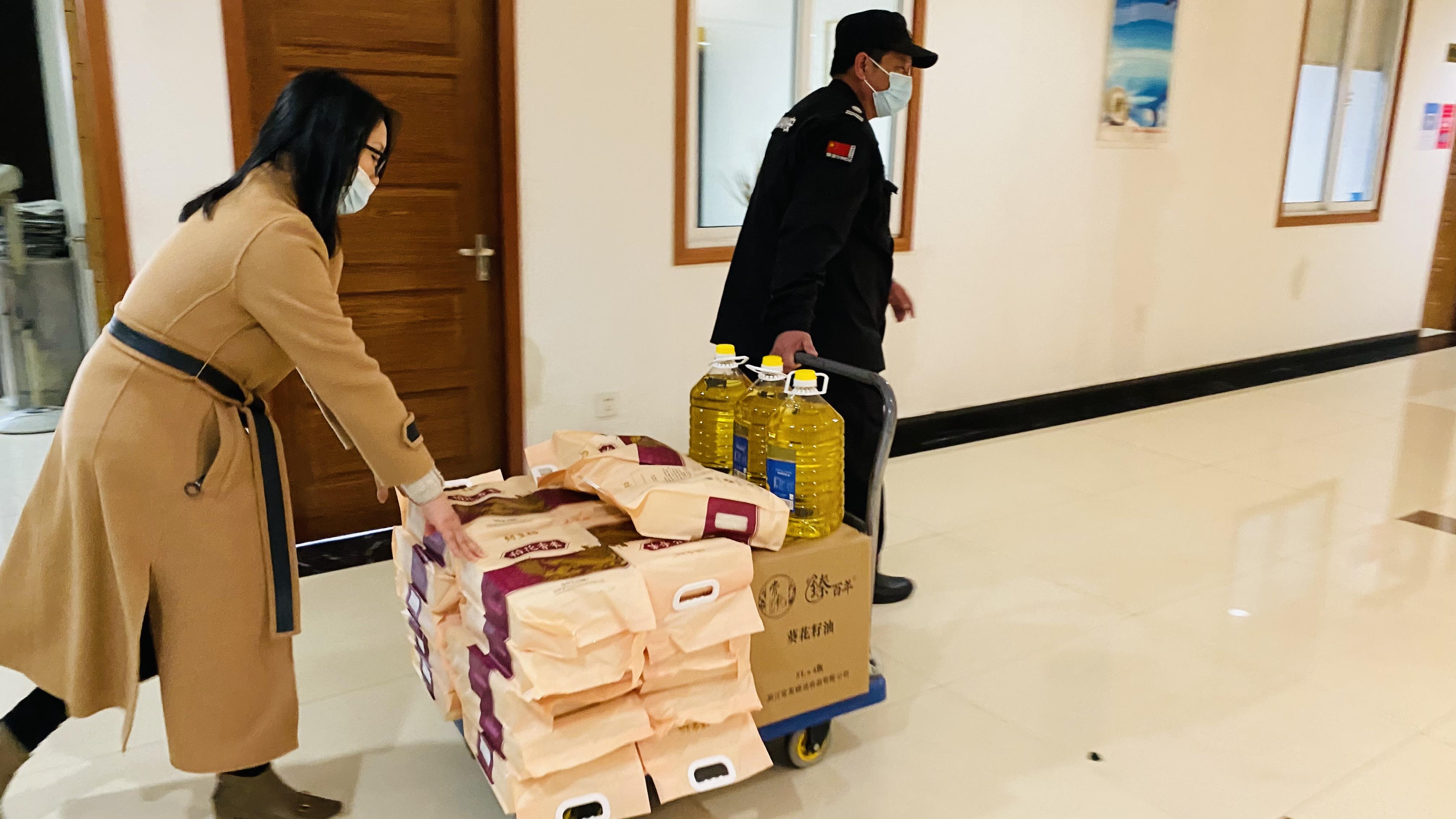 心系員工，溫暖新春！ 錢江商城為全體員工發(fā)放春節(jié)福利