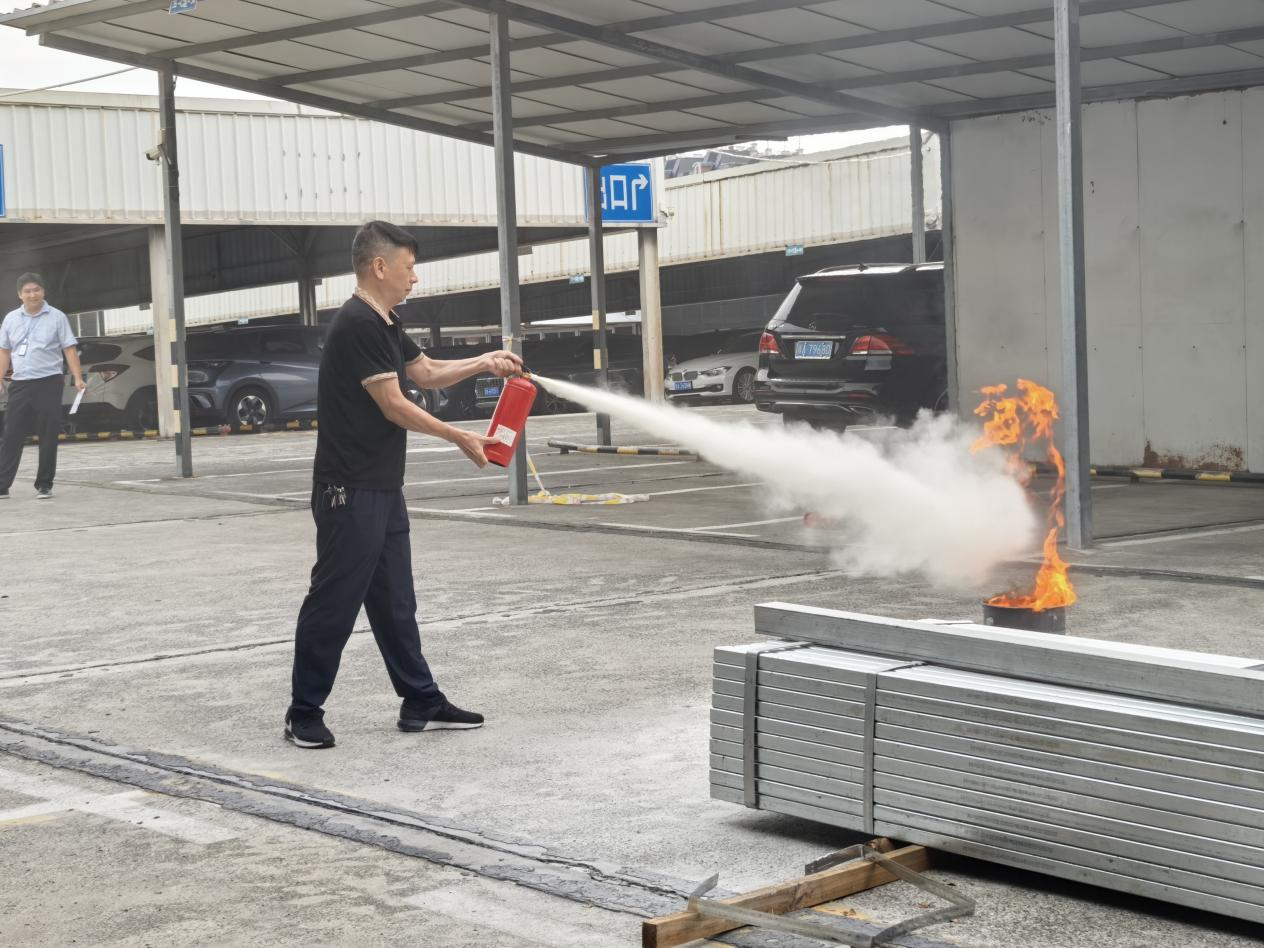 班長消防實(shí)操考核 筑牢安全生產(chǎn)防線