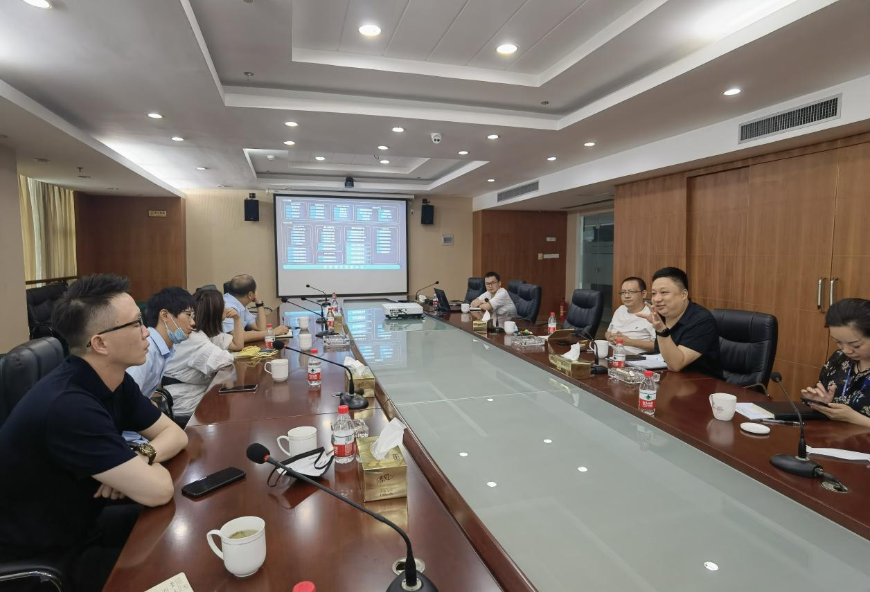 學(xué)先進(jìn)、趕先進(jìn)！錢(qián)江商城赴海寧中國(guó)皮革城考察學(xué)習(xí)智能化改造數(shù)字化轉(zhuǎn)型