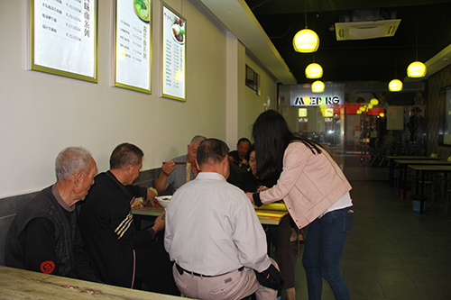 20151021重陽節(jié)送長壽面活動2.jpg 20151021重陽節(jié)送長壽面活動2.jpg