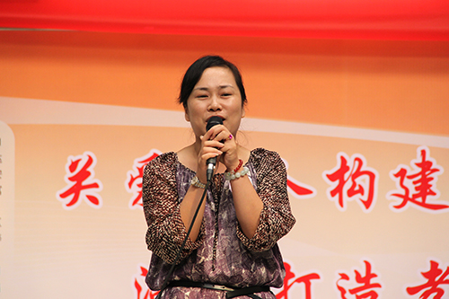 建華文創(chuàng)園黨支部團委走訪慰問七古登社區(qū)老人 (1).jpg