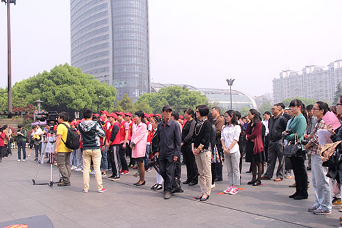 建華文創(chuàng)園黨團(tuán)代表參加“網(wǎng)淘”志愿者活動 (1).jpg 建華文創(chuàng)園黨團(tuán)代表參加“網(wǎng)淘”志愿者活動 (1).jpg